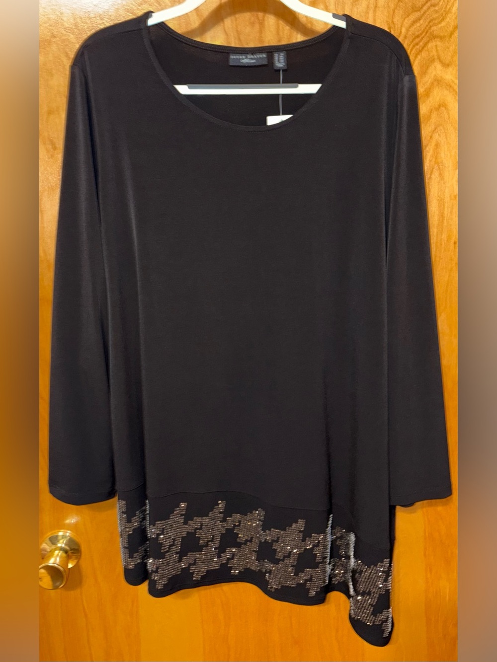 Susan Graver Artisan black liquid knit tunic with asymmetrical hem Size 2X gems